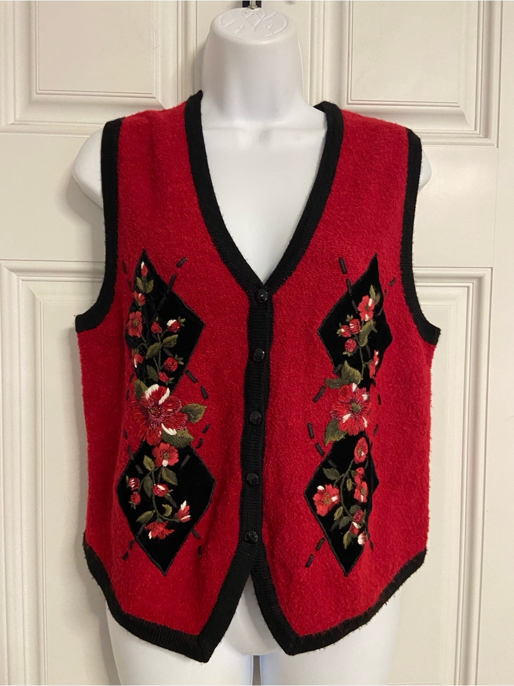 T41- KORET PETITES Vintage WOOL Teddy-Cloth Knit Floral Embroidered Vest Top